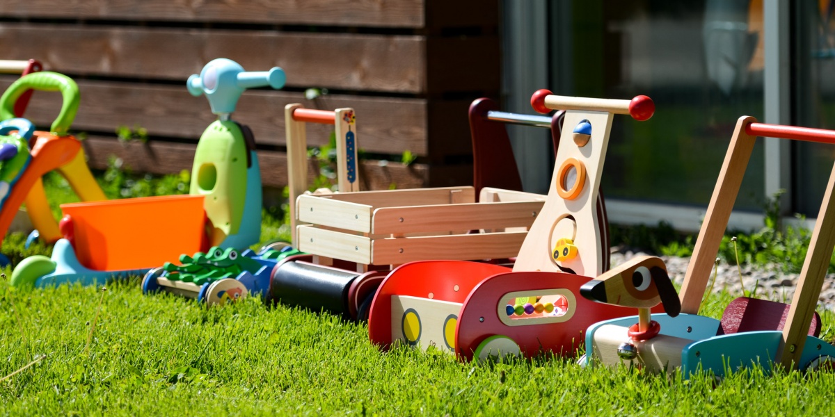 Best Baby Walker Review (A fun spring day testing walkers and taking photos of the top baby walkers on the market.)