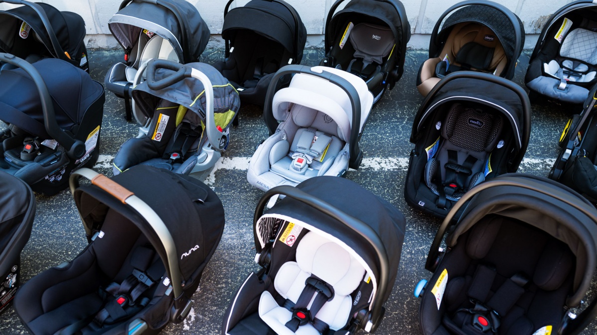 Best Infant Car Seat Review (We tested a variety of infant car seats for your new update, including those from popular manufacturers like Chicco...)